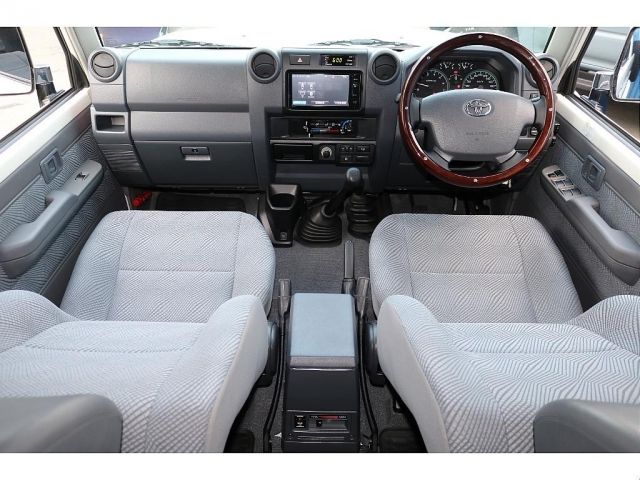 LANDCRUISER van