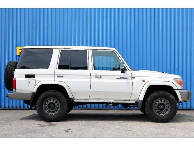 LANDCRUISER van