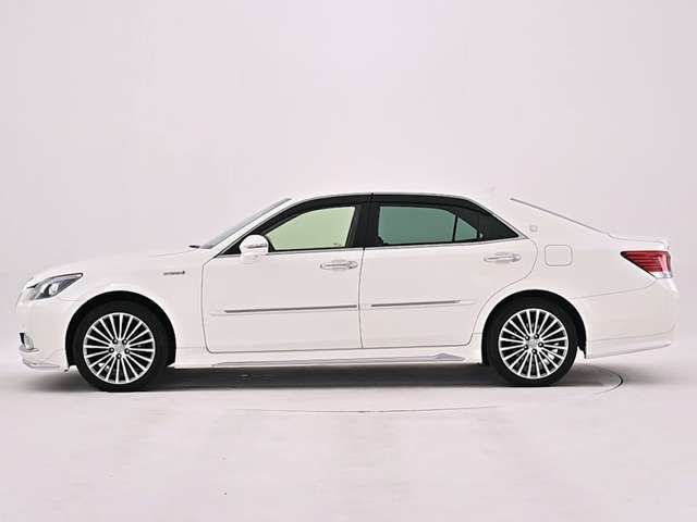 CROWN MAJESTA HYBRID 4WD