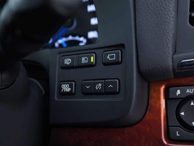CROWN MAJESTA HYBRID 4WD