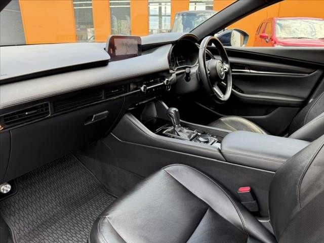 MAZDA3 FASTBACK