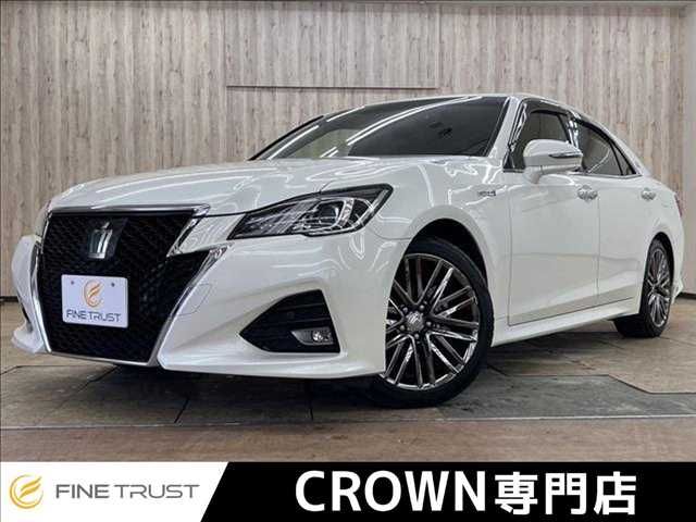 CROWN sedan hybrid