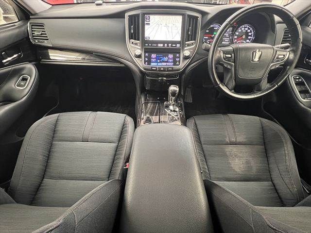 CROWN sedan hybrid