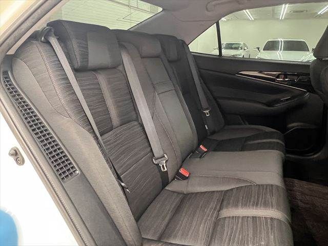 CROWN sedan hybrid