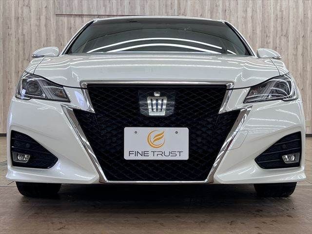 CROWN sedan hybrid