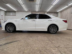 CROWN sedan hybrid