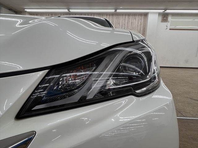 CROWN sedan hybrid