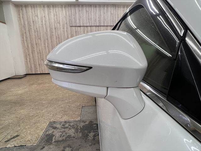CROWN sedan hybrid