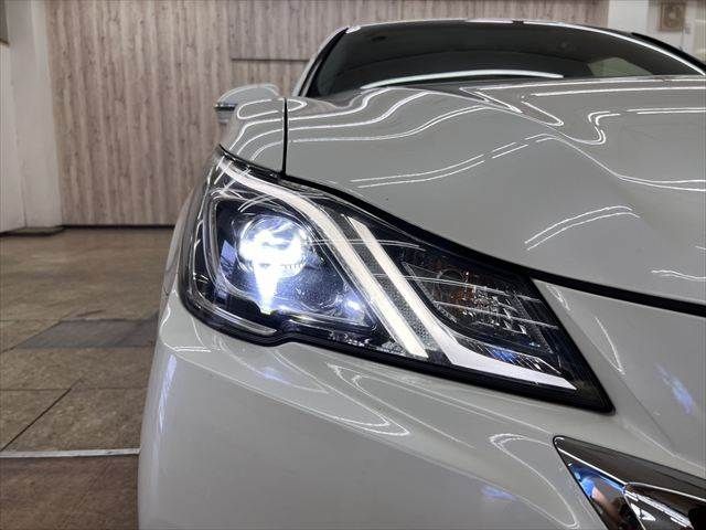 CROWN sedan hybrid
