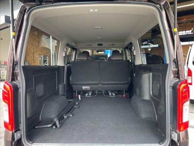 CARAVAN van 2WD