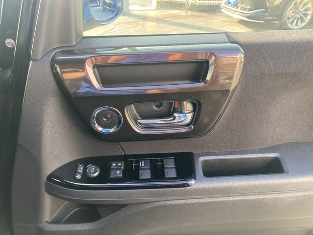 N-BOX CUSTOM
