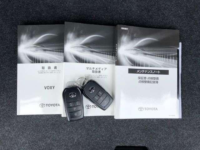 VOXY HYBRID 4WD