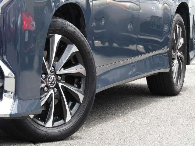 VOXY HYBRID 4WD