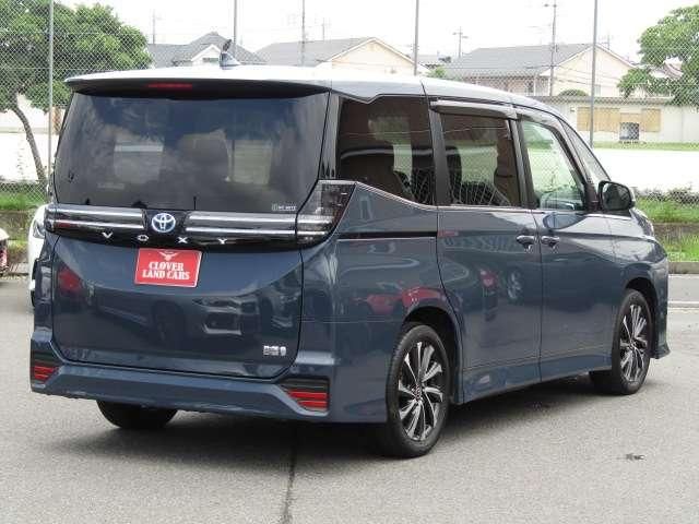 VOXY HYBRID 4WD