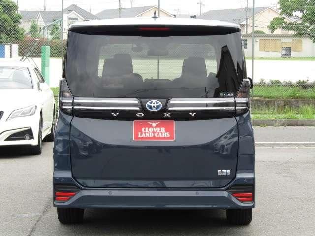 VOXY HYBRID 4WD