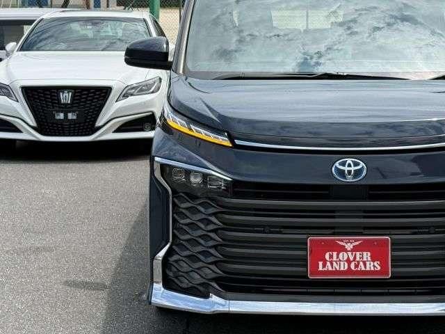 VOXY HYBRID 4WD
