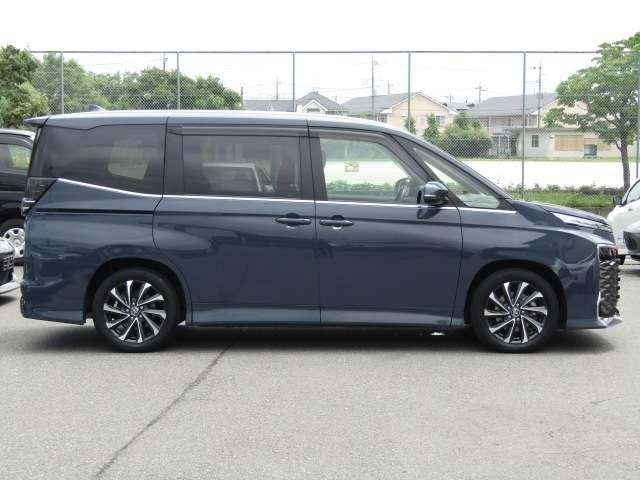 VOXY HYBRID 4WD