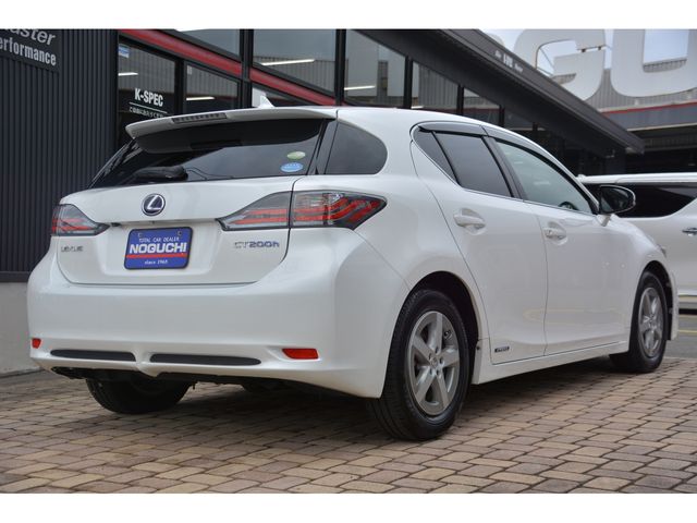 LEXUS CT200h