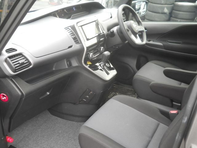 SERENA  S-HYBRID 4WD
