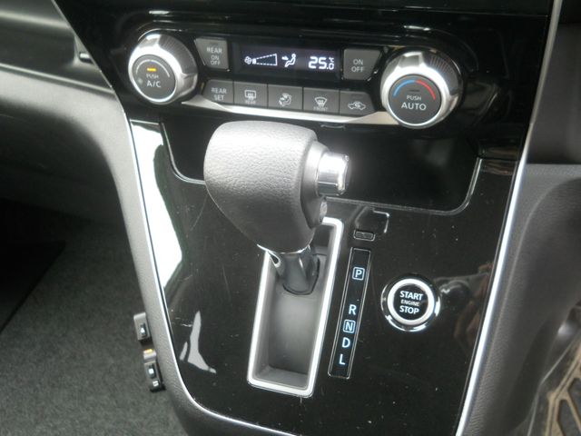 SERENA  S-HYBRID 4WD