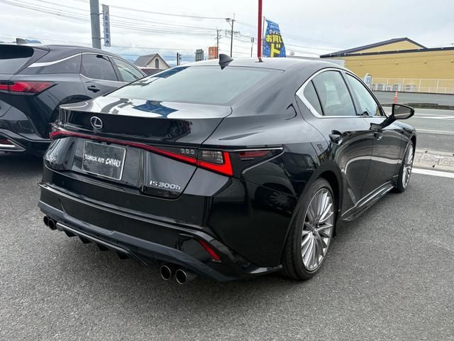 LEXUS IS300h