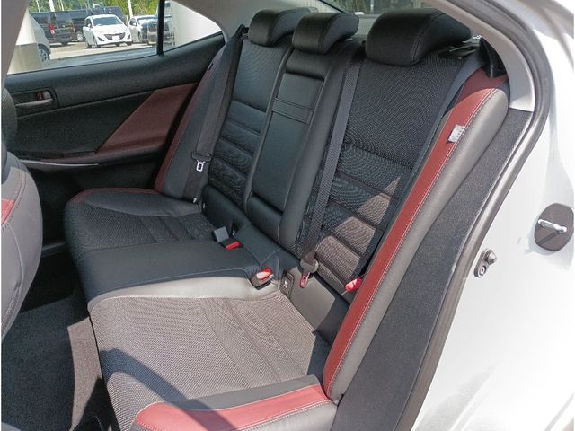 LEXUS IS300h