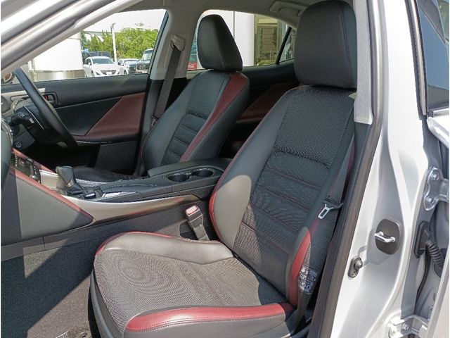 LEXUS IS300h
