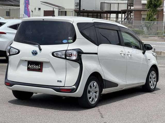 SIENTA HYBRID