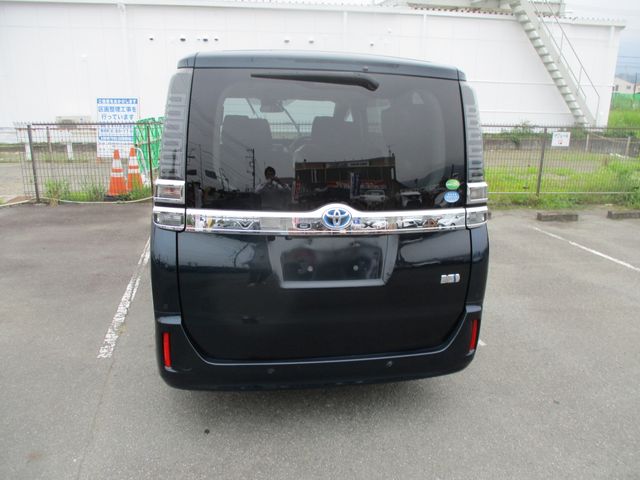 VOXY HYBRID