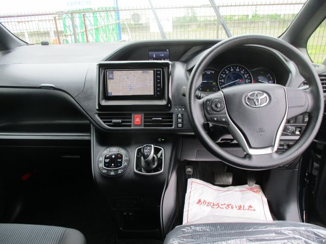 VOXY HYBRID