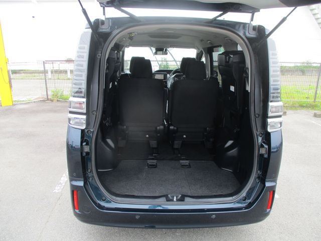 VOXY HYBRID