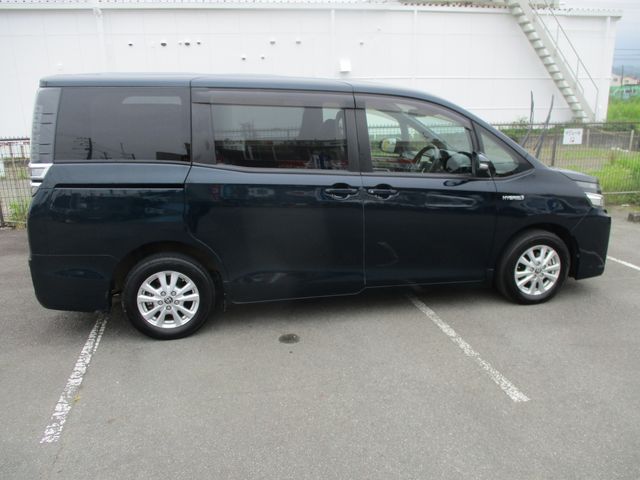 VOXY HYBRID