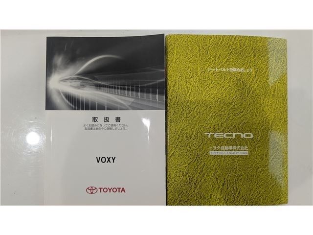 VOXY HYBRID