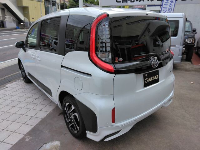 SIENTA HYBRID