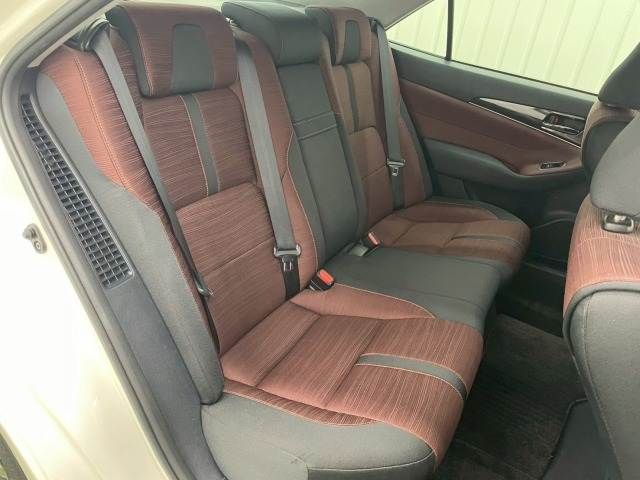 CROWN sedan hybrid