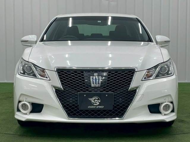 CROWN sedan hybrid