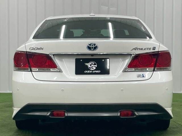 CROWN sedan hybrid