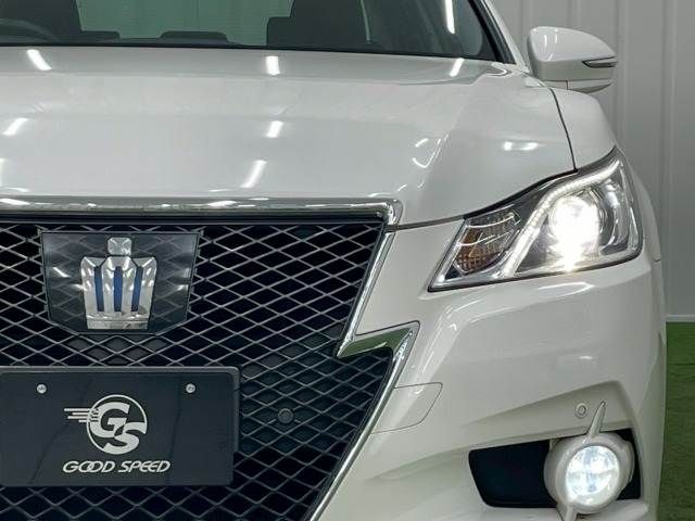 CROWN sedan hybrid
