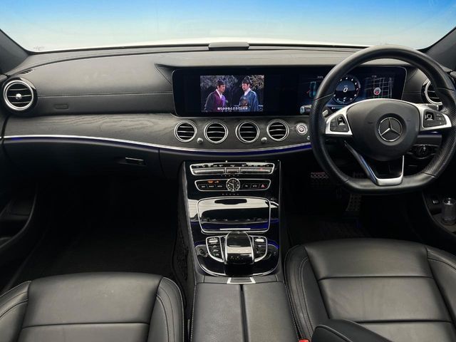 MERCEDES BENZ E class sedan