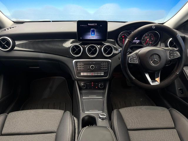 MERCEDES BENZ CLA Shooting Brake
