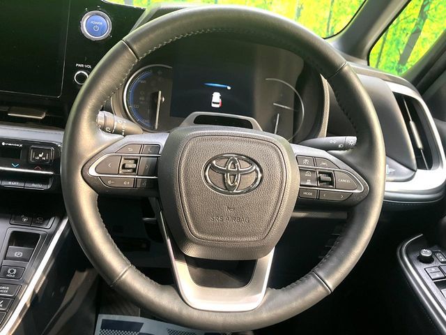 VOXY HYBRID