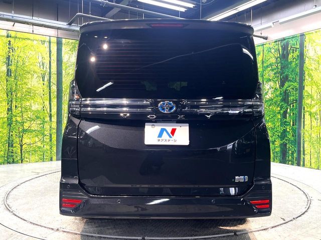 VOXY HYBRID
