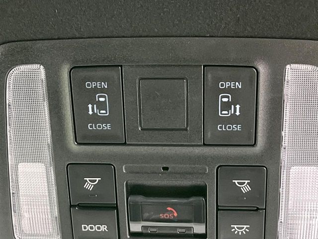 VOXY HYBRID 4WD