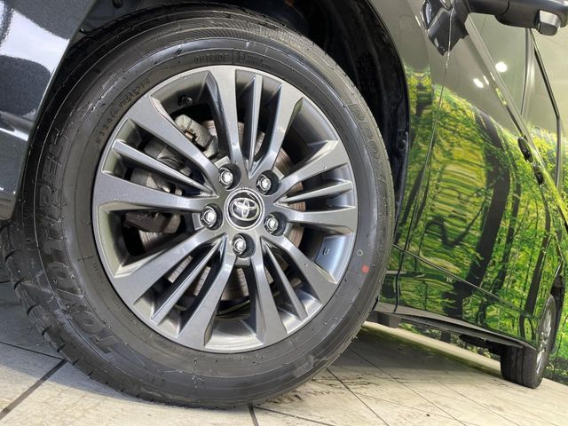 VOXY HYBRID 4WD