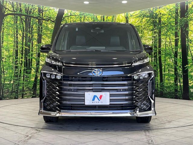VOXY HYBRID 4WD