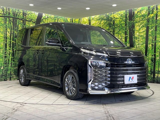 VOXY HYBRID 4WD