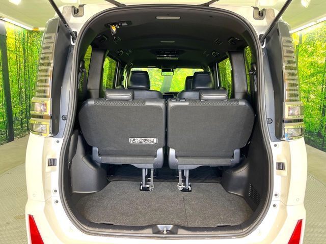 VOXY HYBRID
