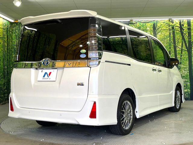 VOXY HYBRID