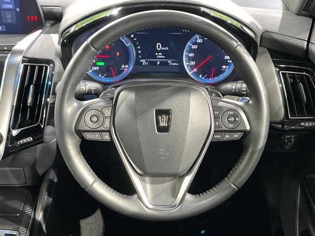CROWN sedan hybrid