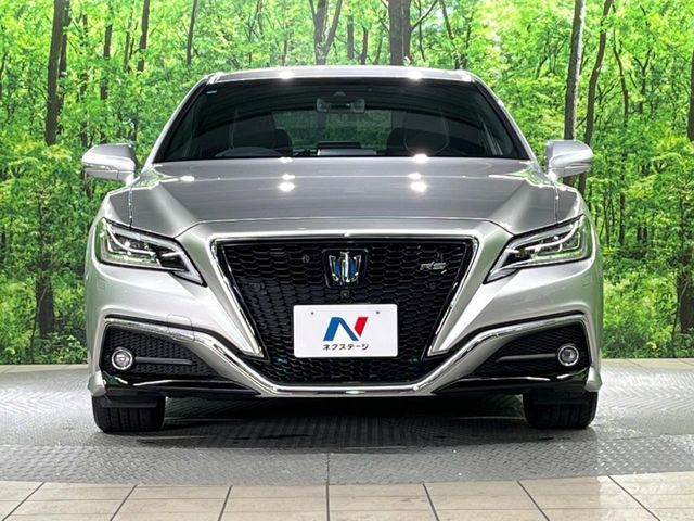 CROWN sedan hybrid